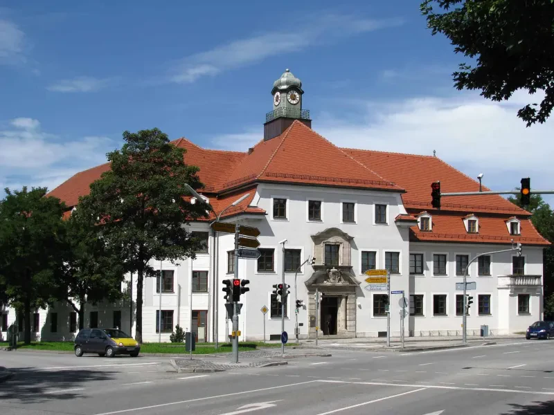 Außenansicht des Amtsgerichts Weilheim in der Alpenstraße 16.