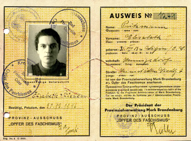 Opfer des Faschismus-Ausweis von Elisabeth Pützmann mit Paßfoto, ausgestellt am 20. Dezember 1946.