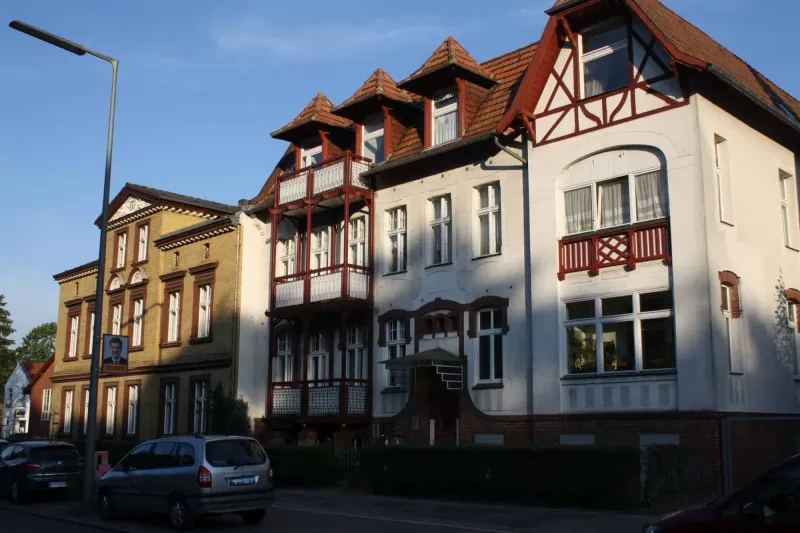 Das Haus Königsstraße 47 in Berlin-Zehlendorf, Außenansicht.
