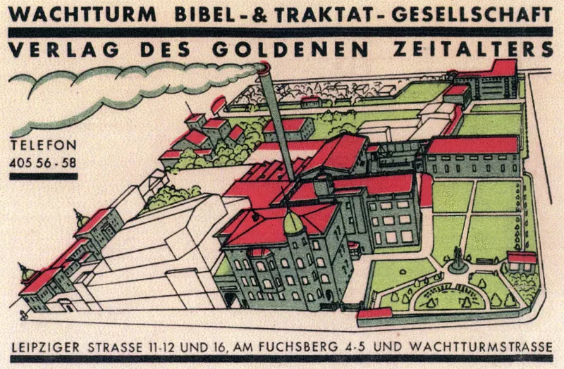 Um einen begrünten Innenhof gruppieren sich die Gebäude Am Fuchsberg 5 - 7 und Wachtturmstraße 1 - 3. Links sieht man die Gebäude Leipziger Straße 11/12 vorn und 16 (hinten). Am oberen rechten Bildrand steht die Wachtturmstraße 17 - 19.