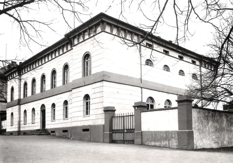 Frontansicht des Gefangenenhauses in Birkenfeld/Nahe.