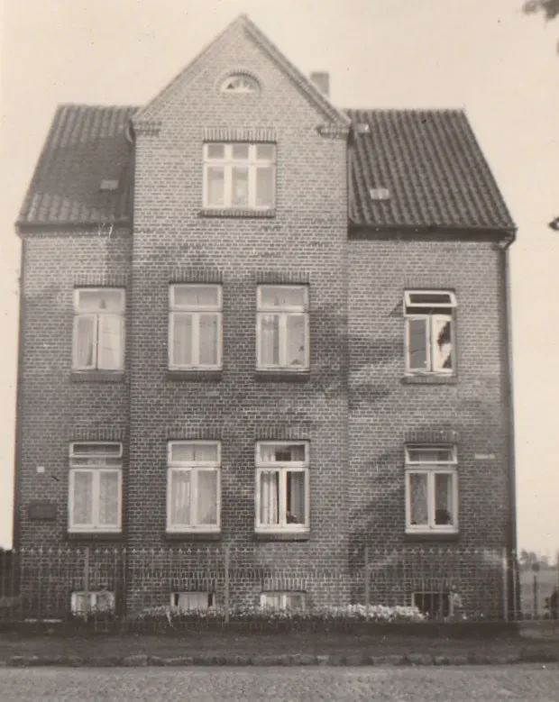 Vorderansicht das Hauses Bahnhofsstraße 72 in Boizenburg im Jahr 1937.