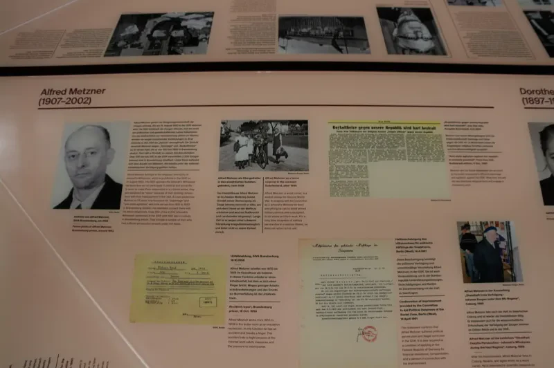Dokumentation der Verfolgung von Alfred Metzner in der Dauerausstellung der Gedenkstätte Brandenburg, 2020.