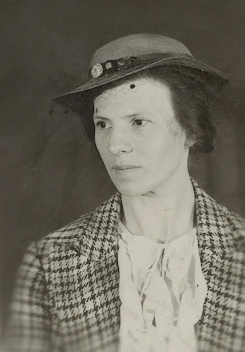 Polizeifoto im Porträt von Martha Budde, 1937.