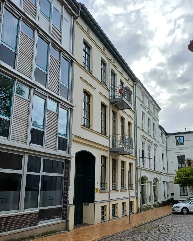 Die Ansicht des Hauses in der Burgstraße 6 in Schwerin, 2024.