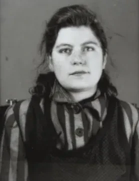 Profilfoto einer Frau in gestreifter Häftlingskleidung