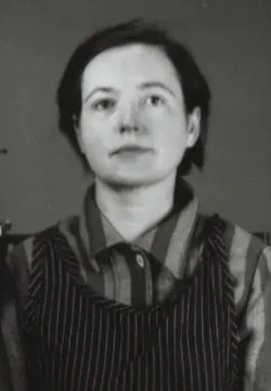 Profilfoto einer Frau in gestreifter Häftlingskleidung