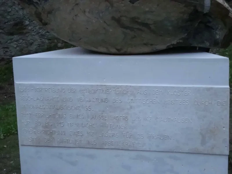 Gedenkstein im Hof des Benediktiner Klosters Stift St. Lambrecht, 2008.
