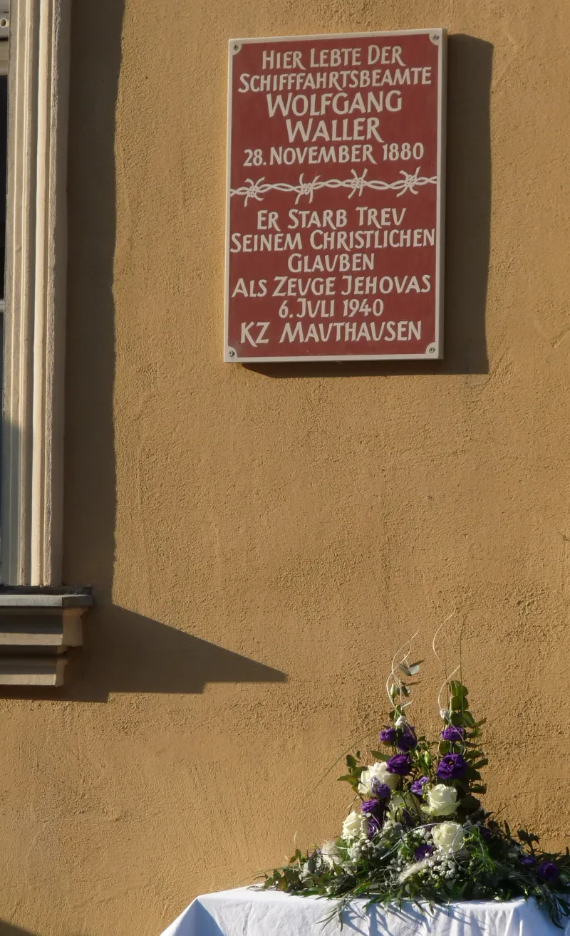 Gedenktafel für Wolfgang Waller am seinem früheren Wohnhaus am Minoritenweg 9 in Regensburg. Foto: Breedlove.