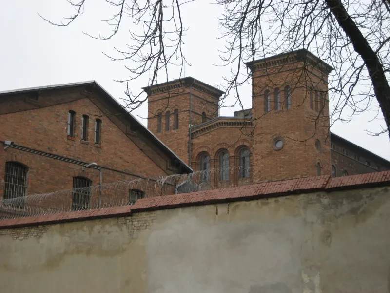 Mauer und Türme der Gedenkstätte bzw. JVA Halle/Saale, 2008.