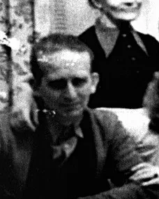 Bildausschnitt eines Fotos einer Gruppe Zeugen Jehovas aus Radevormwald in den 1950er Jahren, hier ist Albert Hillebrand zu sehen.