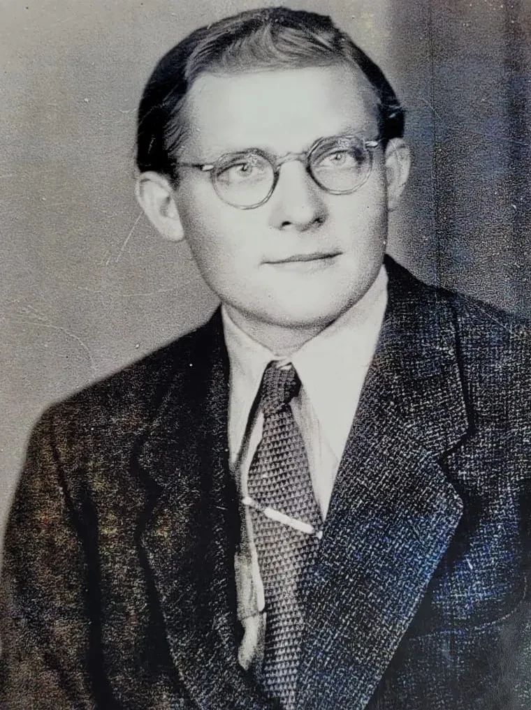 Portrait von Heinz Kutowsky (junger Mann mit Brille).