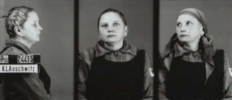 Eine junge Frau wird zunächst seitlich von rechts, dann von vorn und schließlich im Halbprofil mit Kopftuch aufgenommen. Auf dem ersten Bild ist der Schriftzug IBV, KL Auschwitz und die Häftlingsnummer zu sehen.