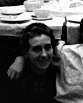 Bildausschnitt eines Fotos einer Gruppe Zeugen Jehovas aus Radevormwald in den 1950er Jahren, hier ist Maria Schwartz zu sehen.