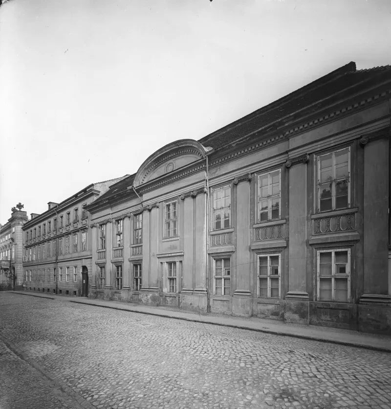 Straßenansicht des Polizeioberpräsidiums in der Priesterstraße 11/12, 1911.