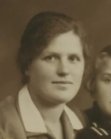Ausschnitt eines Familienbild, hier Else Roese, um 1927 in Stettin-Odermünde.