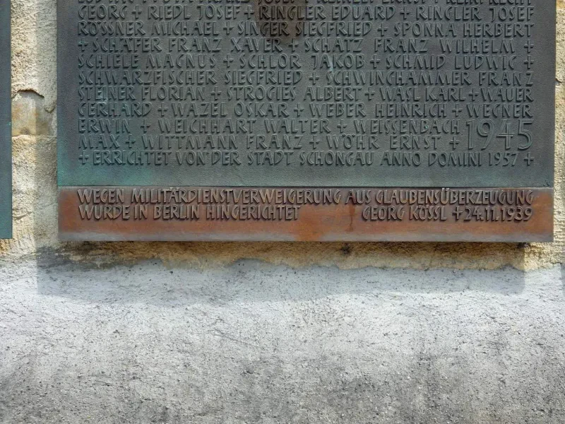 Ausschnitt des Kriegerdenkmals im Hof des ehemaligen Karmeliterklosters in Schongau, 2021.