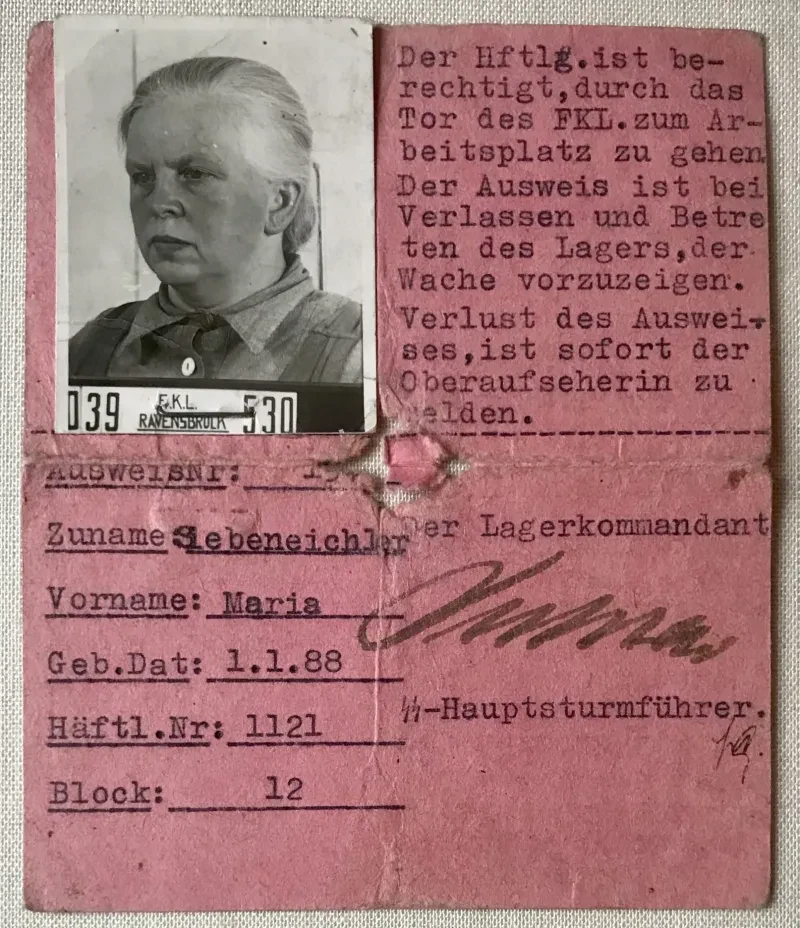 KZ-Ausweis. Mit diesem Ausweis durfte Marie Siebeneichler zur Arbeit in einem Wachpersonal-Haushalt die Tore im KZ Ravensbrück passieren. Quelle: privat.