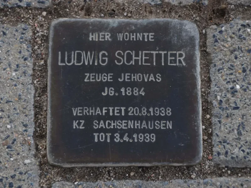 Stolperstein für Ludwig Schetter im Gelände Windmühlenstraße/Danzier Straße in Köln, 2021.