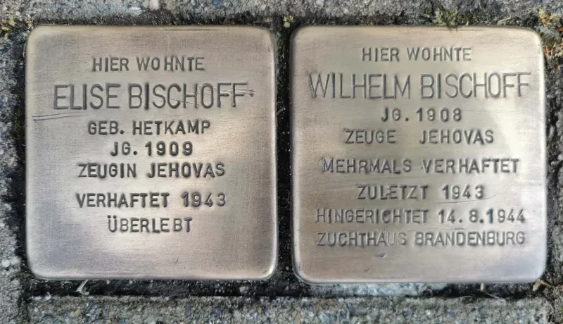 Stolpersteine für Elise und Wilhelm Bischoff vor der Holtener Straße 36 in Oberhausen, 2022