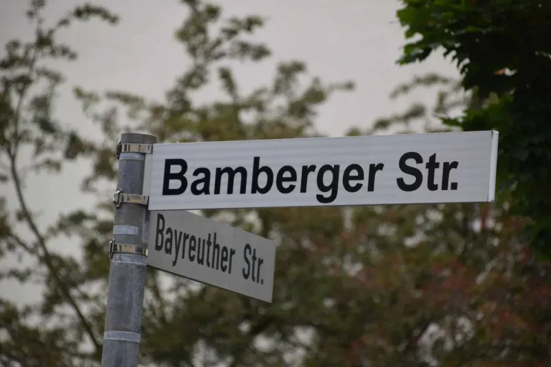 Das Schild Bamberger Straße in Köln, wo Walter Schwendt lebte, 2021.