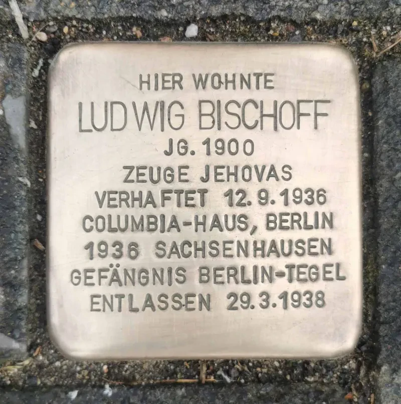 Stolperstein für Ludwig Bischoff, verlegt vor dem Haus Berliner Straße 112 in Wermelskirchen, 2022.