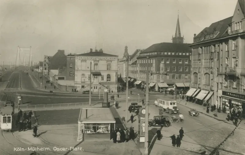Postkarte mit Ansicht des Oscar-Platz, späterer Wiener Platz, in Köln-Mülheim. Das Eckhaus mit der Apotheke ist die Buchheimer Straße 61.